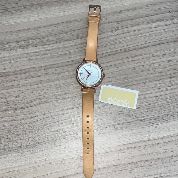 Michael Kors Watch - Picture 3 of 4